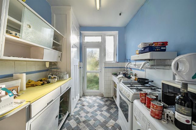 Grasmere Avenue, Wembley photo 4