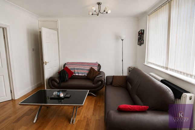 13, Wolffe Gardens, Greater London photo 2