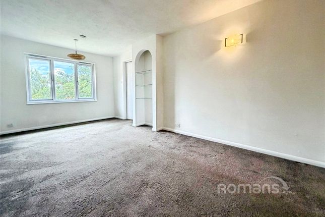 14, Escott Place, Chertsey photo 2