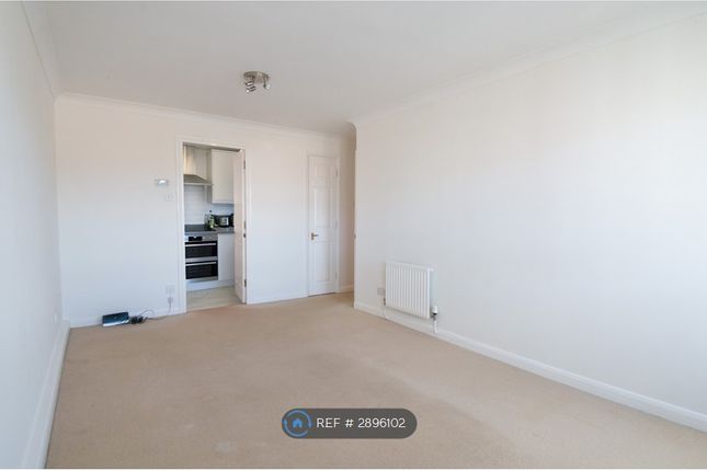 Flat, Cedars House Cedars Road, Maidenhead photo 3