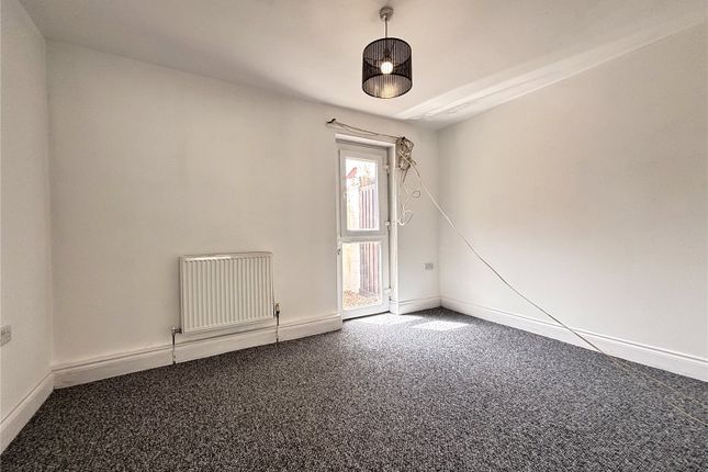 8C,, Queen Street, Pembrokeshire photo 3
