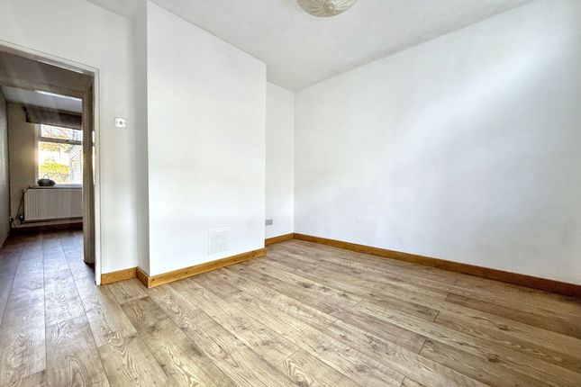 34 James Street, Sheerness photo 4