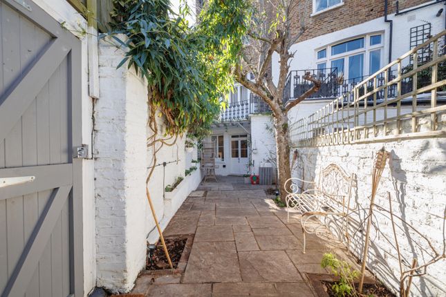 Thumbnail Flat for sale in Rostrevor Road, Parsons Green