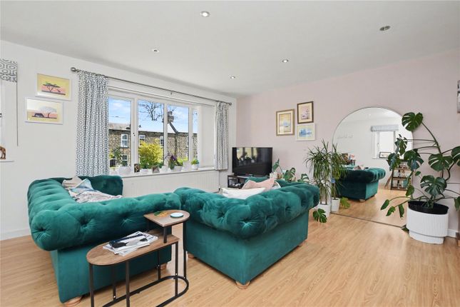 Flat 5, Parkside House, 2, Westmoor Street, West Yorkshire photo 2