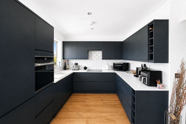 4, Rowan Gardens, Bexhill on Sea photo 2
