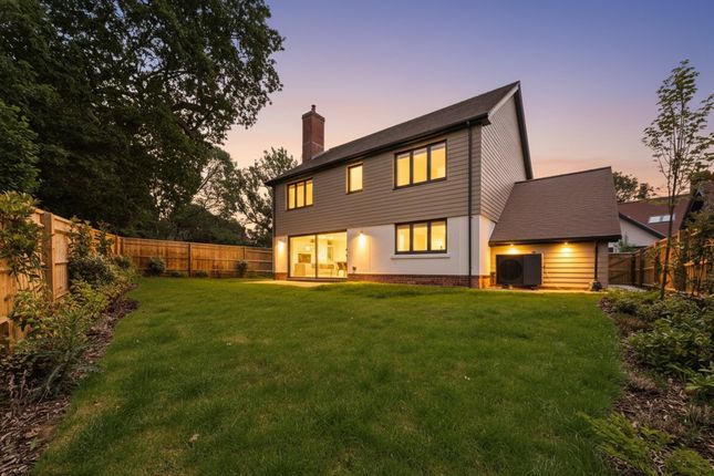 3 Meadow View, Horsham photo 2