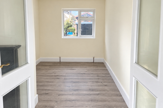 North Hill Drive, Romford photo 5