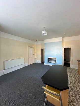 Flat 2, 8 Cromwell Parade, Scarborough photo 5