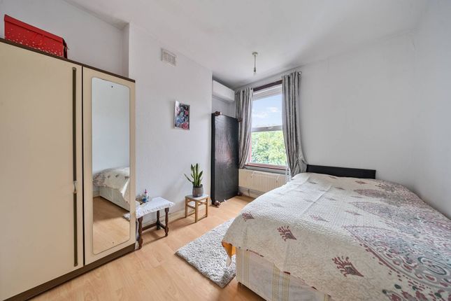 27, Dagmar Road photo 3
