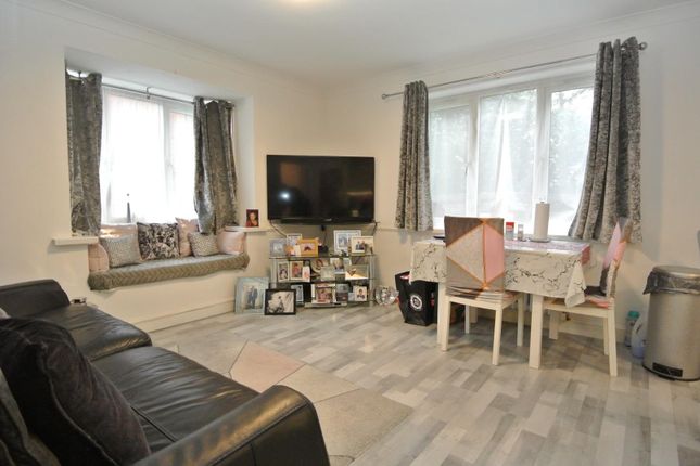 Flat for sale in Dutch Barn Close, Stanwell, Staines