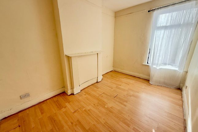 48a Prince Regent Lane, LONDON photo 2