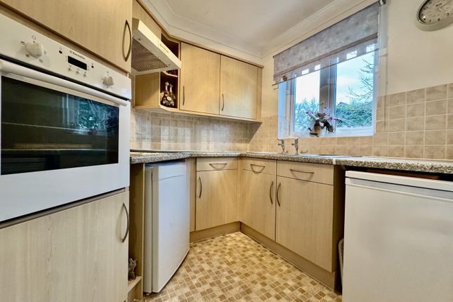 8 Allandale Court, Rectory Road, Burnham-On-Sea photo 4