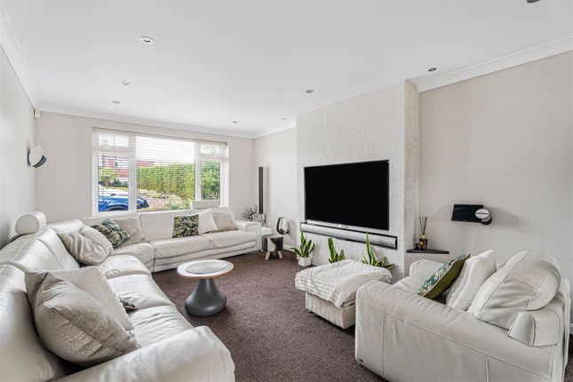 18, Stratfield Drive, Broxbourne photo 2