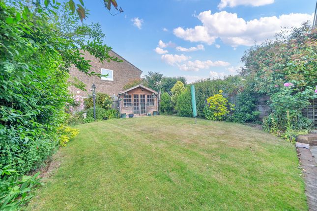 11 Perowne Way, Ware photo 4