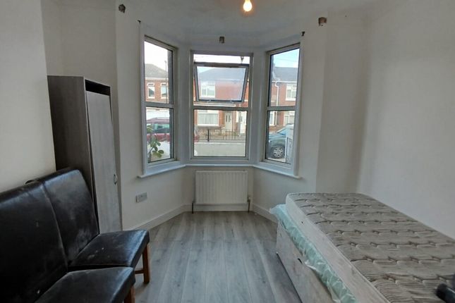 138, Ludlow Road, Southamton photo 3