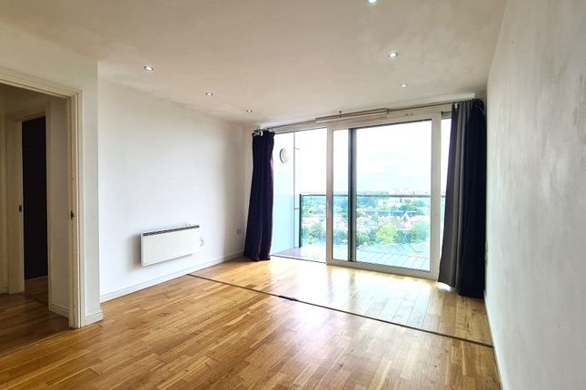 Flat 923, The Blenheim Centre, Hounslow photo 3