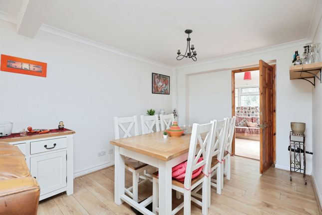 11, Chapmans Crescent, Chesham photo 4