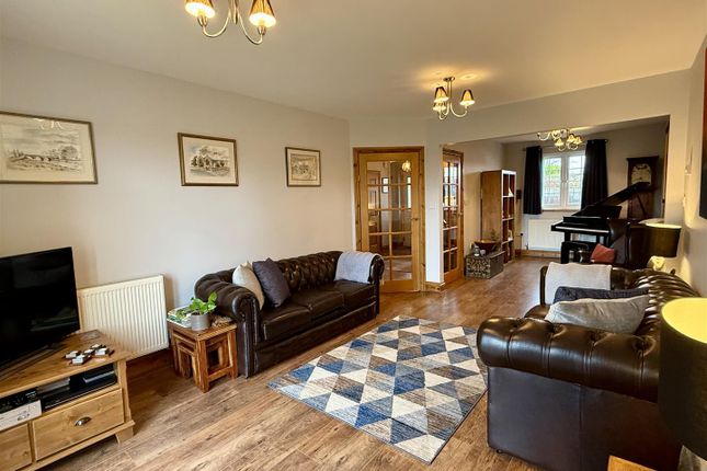 13, Clos Treventy, Llanelli photo 2