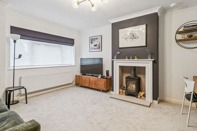 15, Laburnum Close, Marlow photo 2