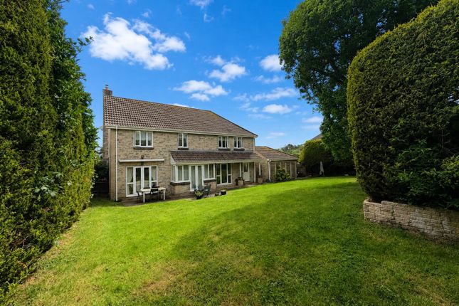 6, Hillside Close, Warminster photo 2