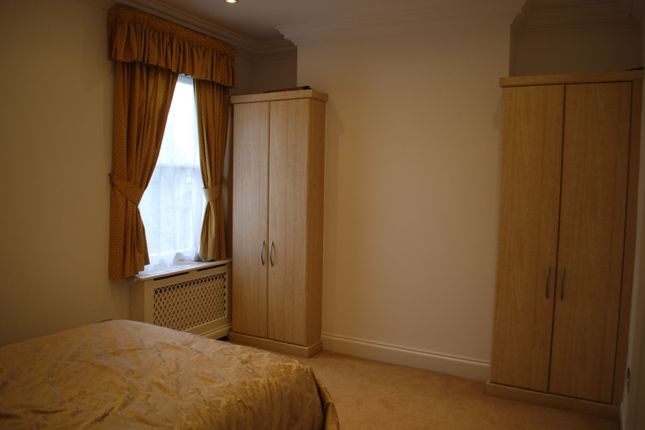 Flat to rent in Sunny Gardens Road, London