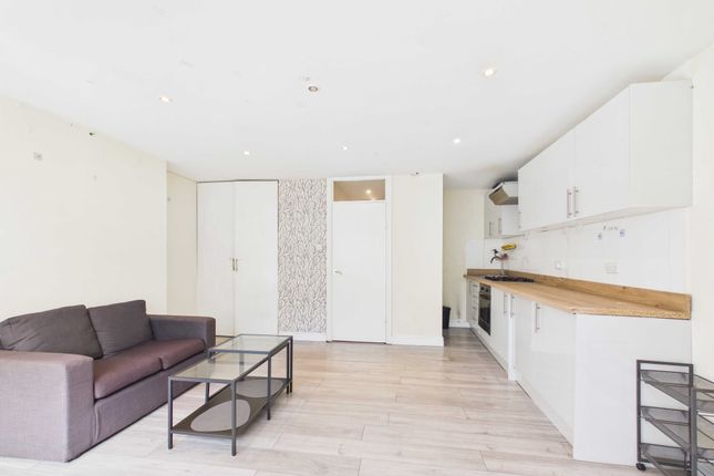 5 Breton House, St. Saviours Estate, London photo 4