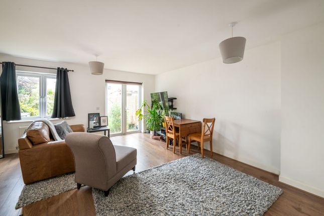 15 Hylton Place, Redhill photo 5