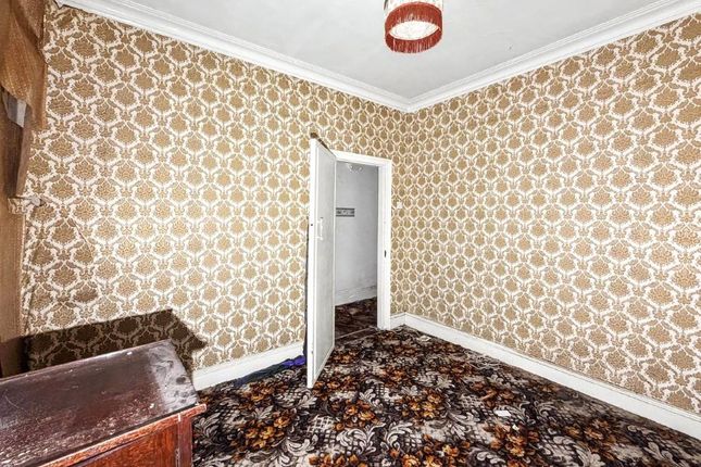 11, Peacock Avenue, Salford photo 4