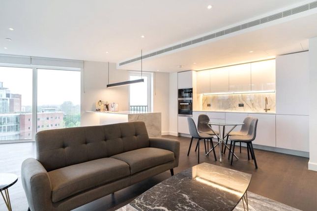 Flat to rent in Bowery Apartments, Fountain Park Way, London