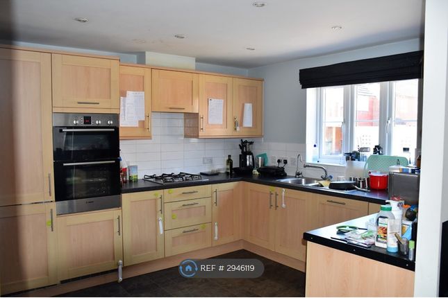 Lucas Close, Maidenbower, Crawley photo 4