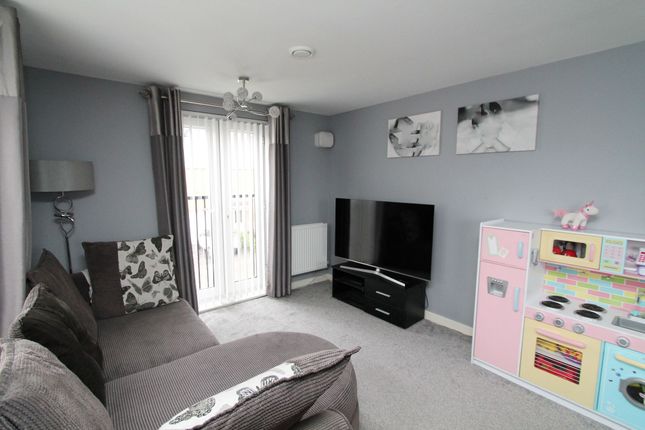 Thumbnail Flat for sale in Sovereign Place, Hatfield