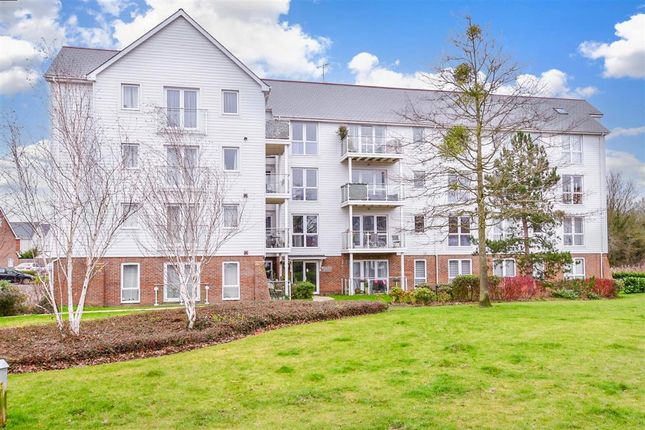 Thumbnail Flat for sale in Walters Close, Snodland, Kent