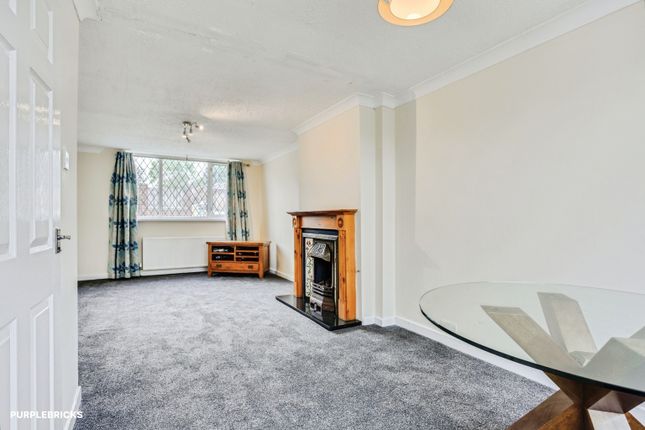 7, Valley Crescent, Wakefield photo 4