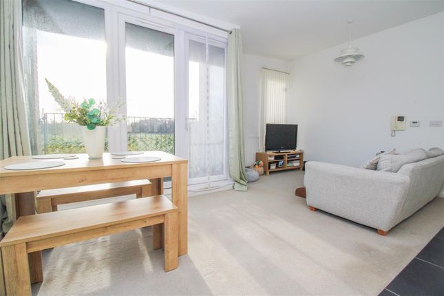 26, Braggowens Ley, Harlow photo 2
