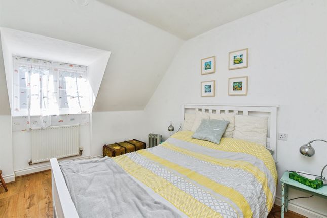21, Hillside Drive, Frome photo 2