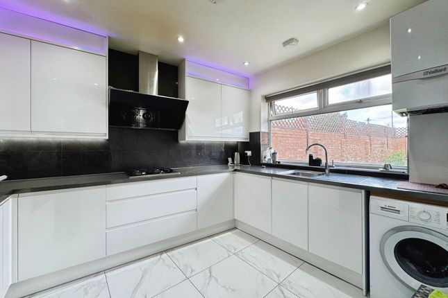 28 Greencourt Avenue, Edgware photo 3