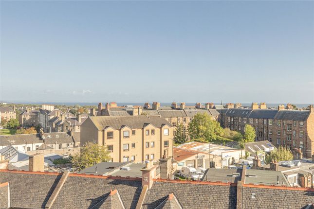 54(3F1), Willowbrae Road, Edinburgh photo 3