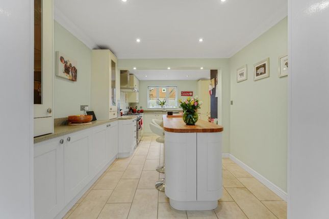 6, Tiverton Crescent, Milton Keynes photo 4
