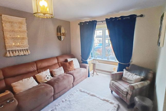6, Kirkstall Close, Bradford photo 4