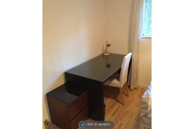 Bedroom 3 Desk