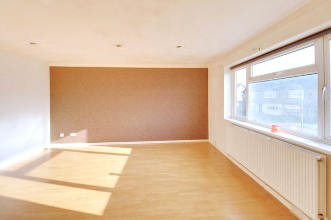 7, Fyfield Road, Rainham photo 3