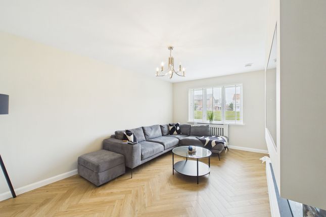 8 Whitecraigs Gardens, Hamilton photo 4