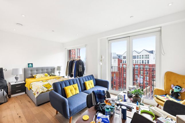 Studio flat on Flat 39, 7a, Exchange Gardens, London, £450,000