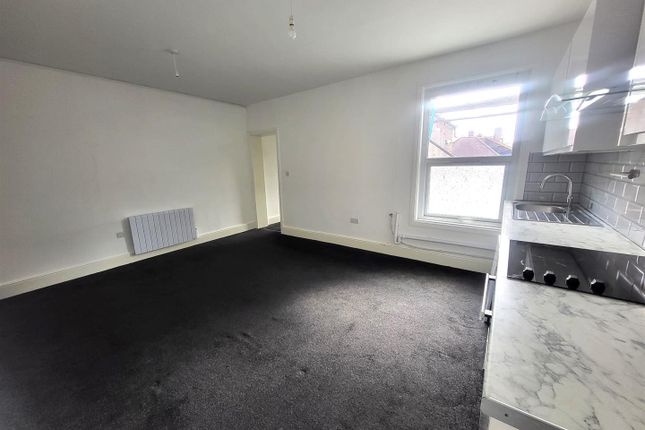 Flat 4, 201 Tettenhall Road, Wolverhampton photo 3