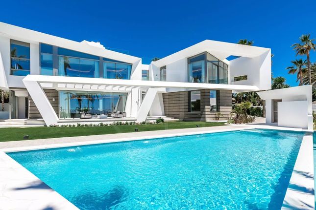 Thumbnail Villa for sale in Los Monteros, 29790, Spain