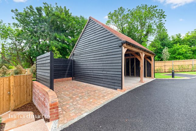 4, Huntersfield Farm, Fairlawn Road, Banstead photo 4