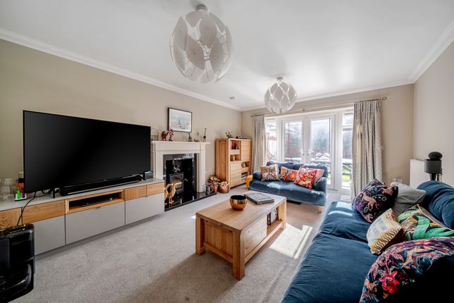 18, Yalden Gardens, Farnham photo 3