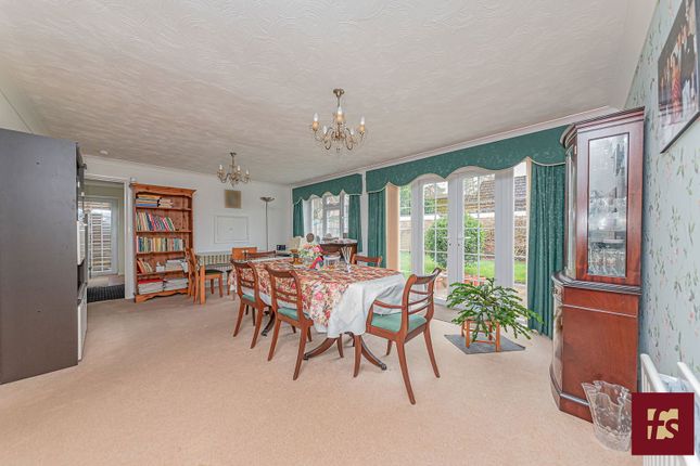 29, Dukes Wood, Crowthorne photo 4
