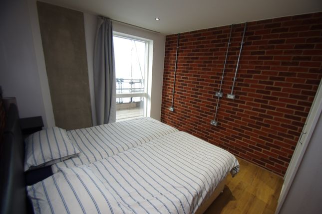 Flat to rent in Junction Court, Station Road, Watford