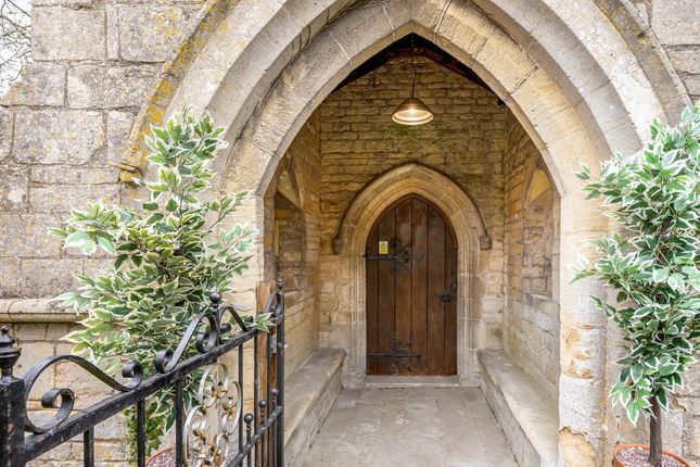 St Peters Church, Mill Hill, Corby photo 2